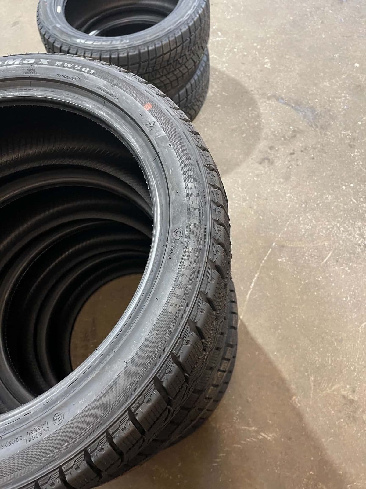 IceMax RW501, Studless and 225/45R18 moulded into the sidewall of a Kapsen winter tire
